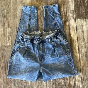 VINTAGE X AMERICA WOMEN HIGH
WAISTED PAPERBAG JEANS, 4